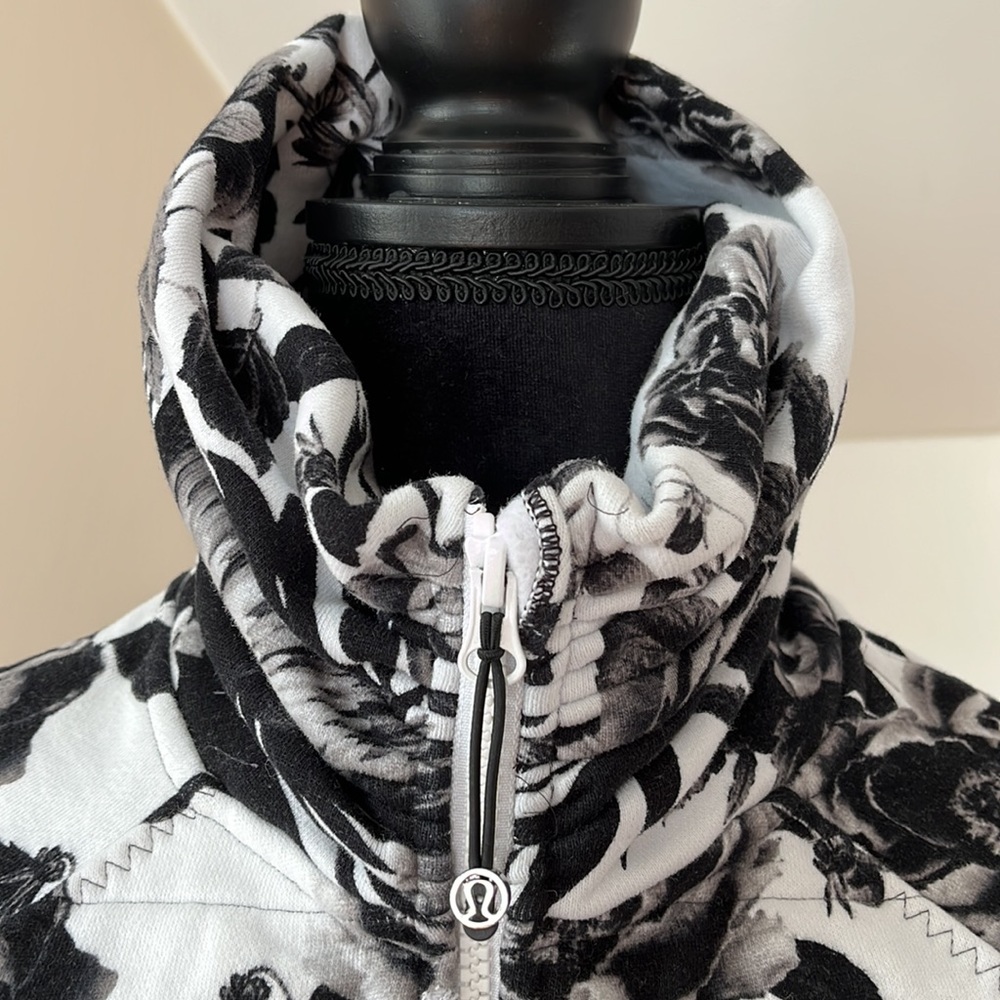 Lululemon - Picture 5 of 6